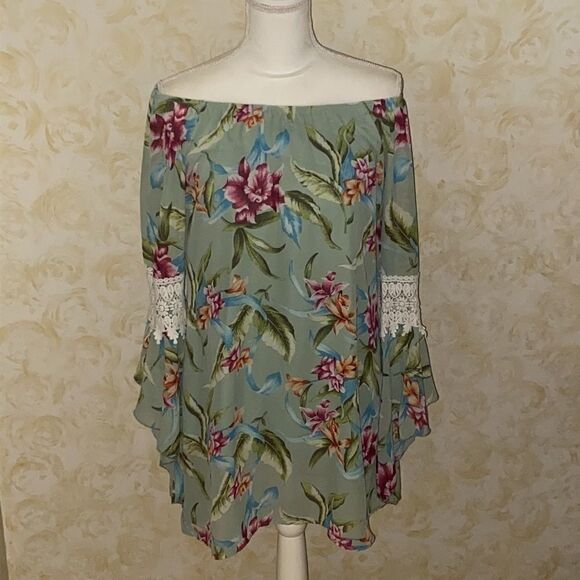 NWT! Coastal Casuals Floral Top! - Picture 7 of 12